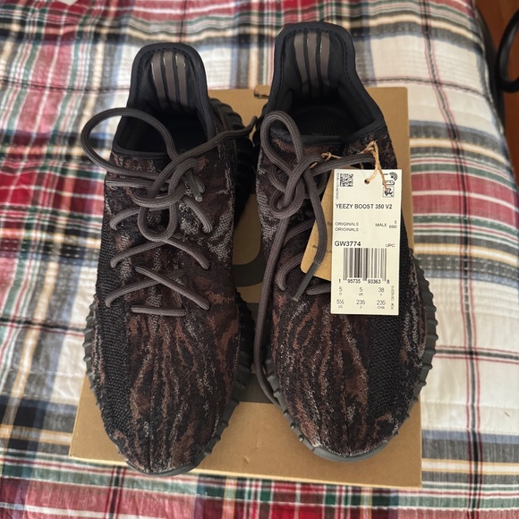 adidas gazelle silver green womens Adidas Yeezy Boost 350 V2 MX Rock main image 0
